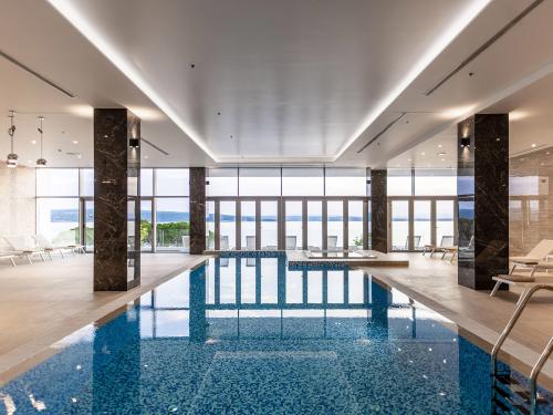 Innnepool mit Ausblick