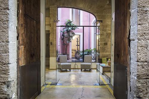 Sitzgruppe vor Innenhof