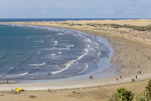 Großer Strand in Bucht