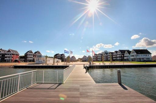 Blick von Steg auf Häuser