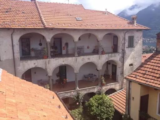 Laubengänge der Casa Clerici