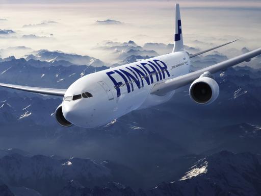 Finnair Flugzeug in der Luft