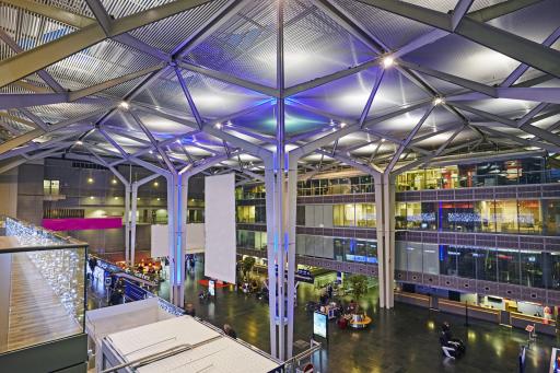 Innenansicht eines Flughafenterminals