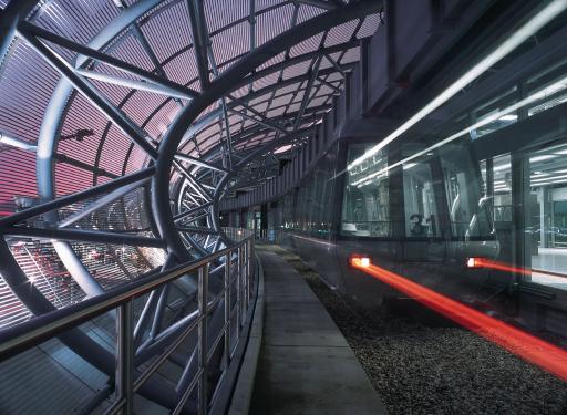 Shuttlebahn am Flughafen