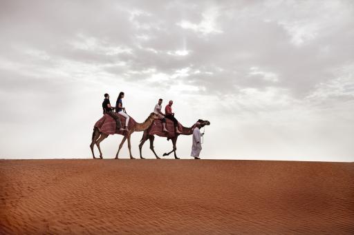 Menschen auf Kamelen