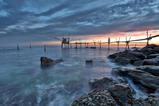 Stelzenbauwerk im Meer