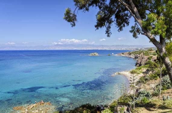 Aphrodite Beach - Paphos Blaues Meer am Aphrodite Beach bei Paphos auf Zypern.