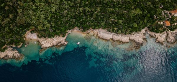 Dalmatien Strand, Meer, Wald, Boot, Küste Dalmatien