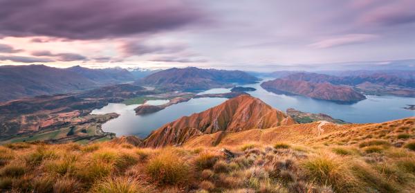 Wanaka lake and Southern Alps mountain range with Mt Aspiring Neuseeland