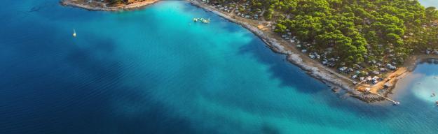 Campingplatz am Meer auf Insel