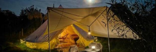 Glamping-Telt beleuchtet