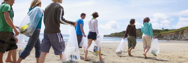 Sonstiges: Müllsammeln Strand
