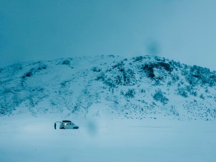 Camper im Schnee