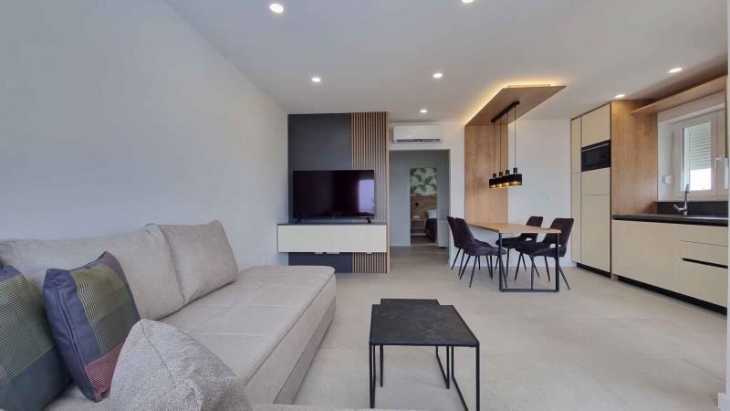 Ferienwohnung luxuriös am Meer mit Pool