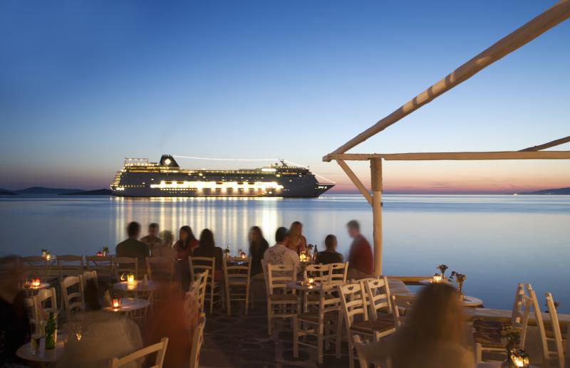 Kreuzfahrtschiff vom Land aus Kreuzfahrtschiff vom Land aus