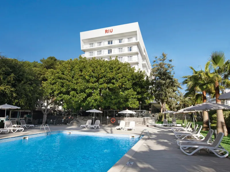 Hotel Riu Festival mit großem Poolbereich, modernen Zimmern und Sonnenterrasse auf Mallorca