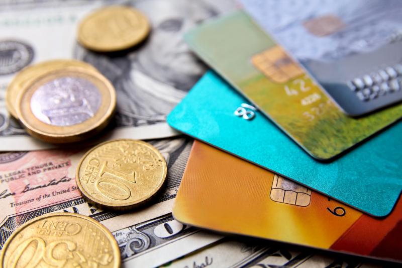 Bargeld und Kreditkarten