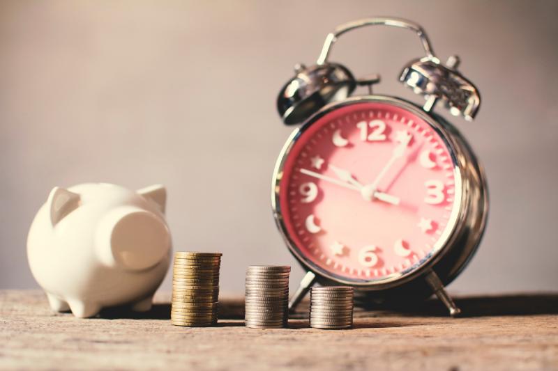 Sparschwein Geldmünzen Wecker