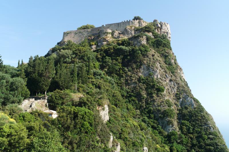 Mittelalterliche Festung auf Berg