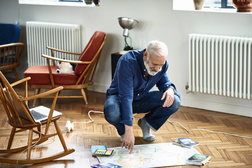 Senior, Karte, Wohnzimmer, Urlaubsplanung