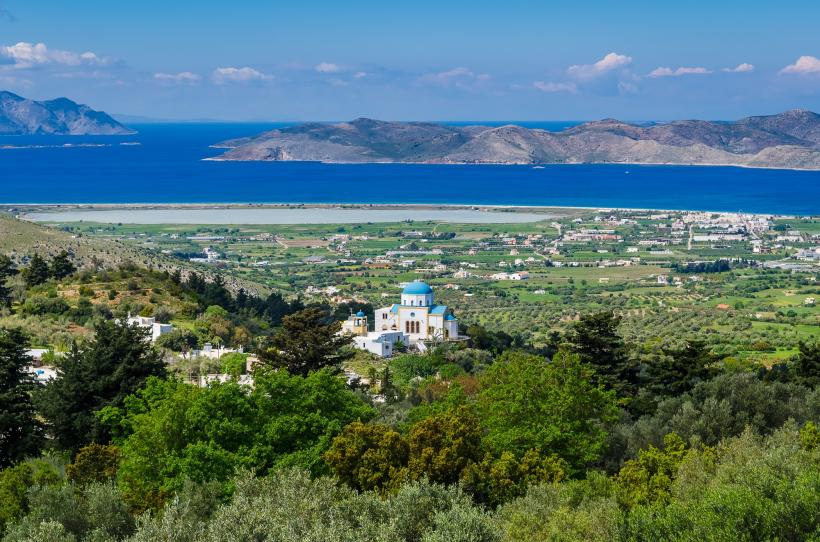 Blick auf Kirche und Meer