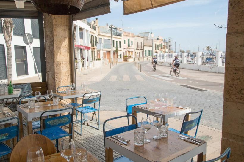 Café Petit Ca'n Punta Port