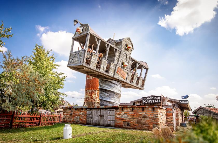 Karls Erlebnis-Dorf Röversagen-Fliegender Kuhstall