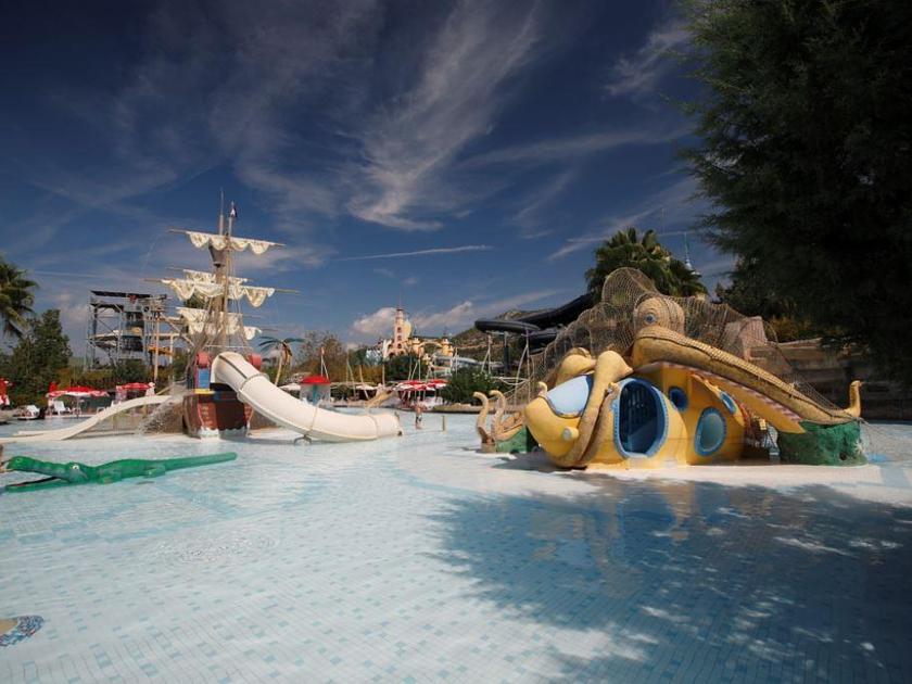 Kinderfreundlicher Wasserpark mit Rutschen und Spielbereich im TUI BLUE Ephesus an der türkischen Ägäis