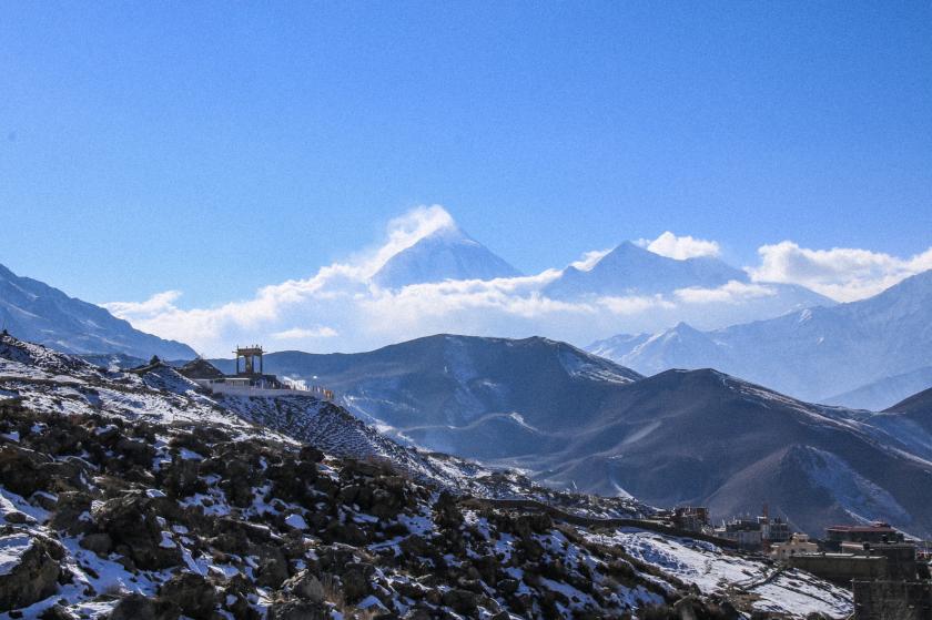 Blick auf Tempel und Berge