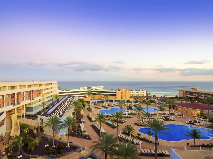 Poolbereich des Iberostar Waves Gaviotas Park