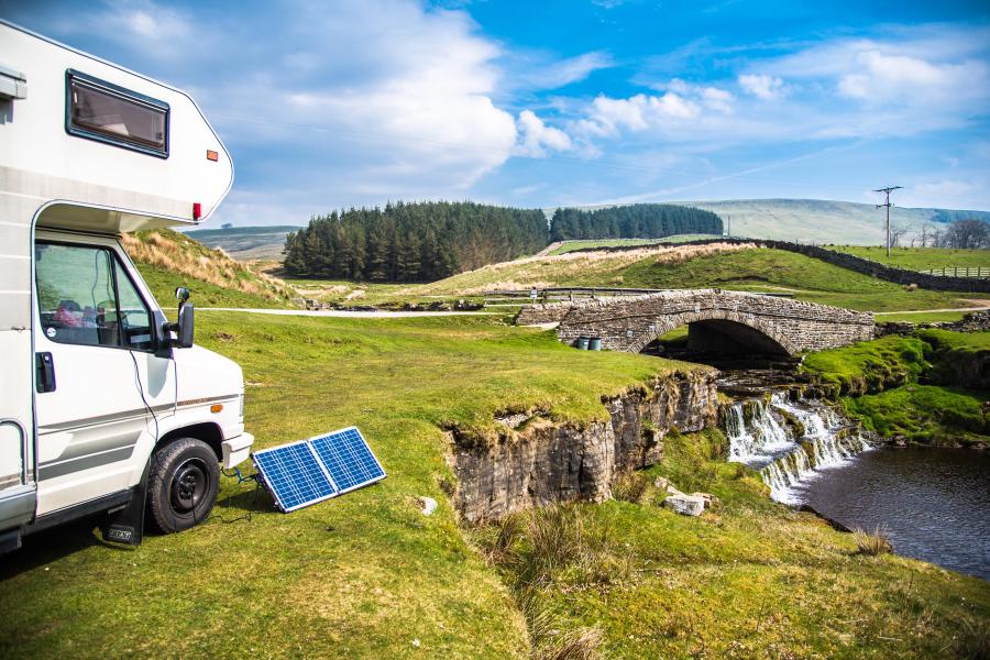 Solarpanel vor Wohnmobil