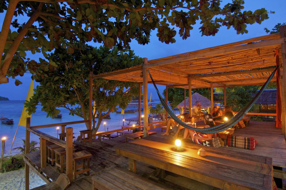 Abend, Strand, Bar Insel Koh Lipe (Sunrise Beach)