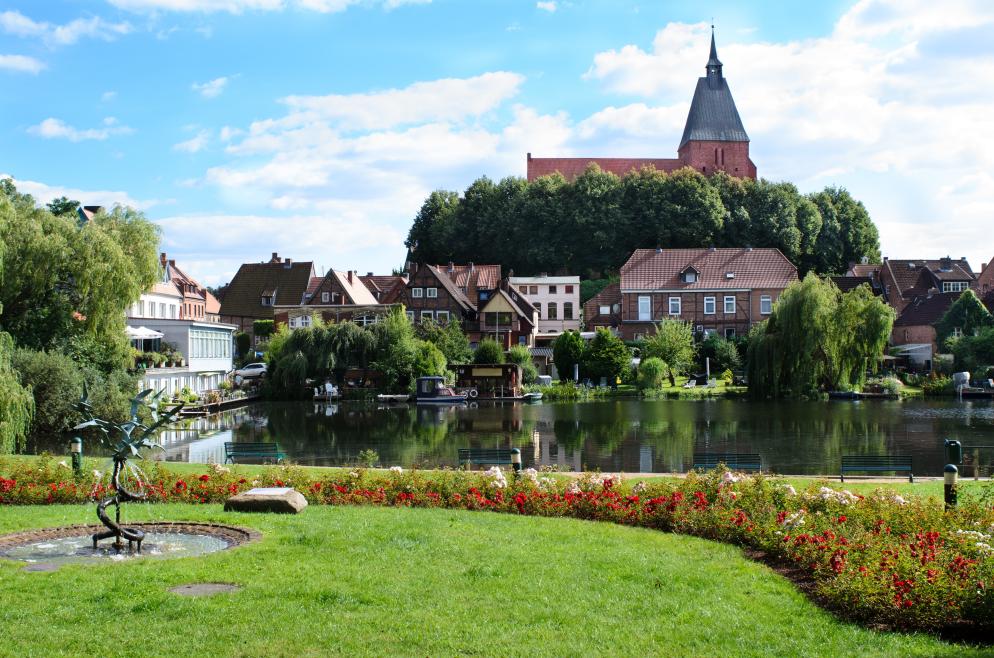 Mölln Fluss, Wiese, Stadt Mölln