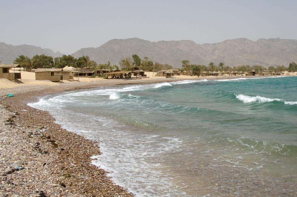 Bucht, Meer, Palmen, Berge Nuweiba