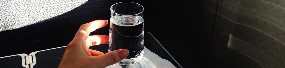 Flugzeug, Wasserglas, Emotion