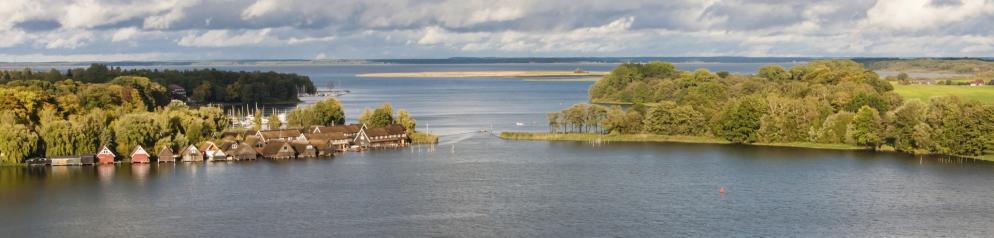 See, Häuser, Wald Mecklenburgische Seenplatte