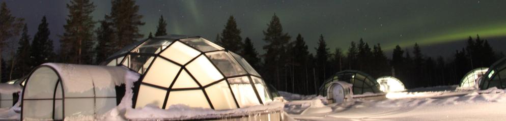 Iglus in Lappland mit Nordlichtern Iglus in Lappland mit Nordlichtern