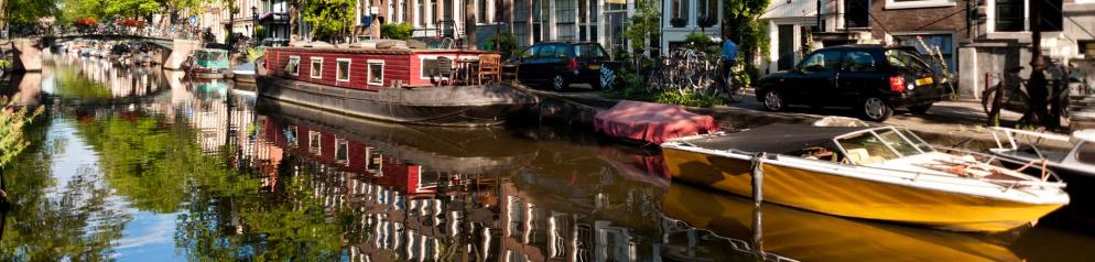 Kanal mit Hausbooten Kanal mit Hausbooten