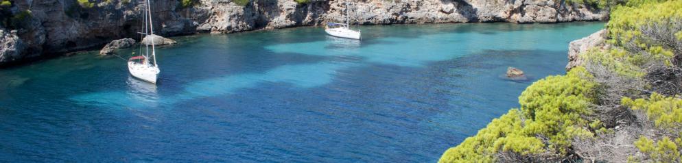 Bucht mit Booten Bucht mit Booten