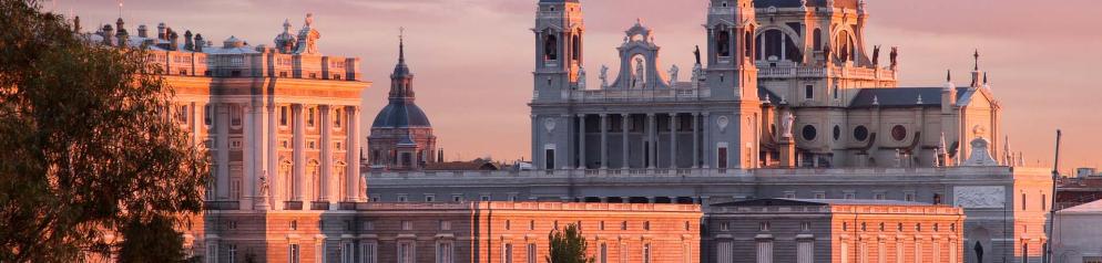 Kirche und Palast bei Sonnenuntergang