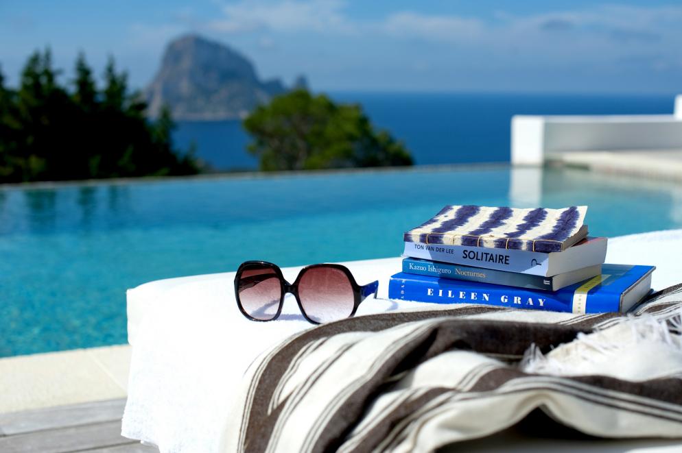 Sonstiges: Hotel - Pool - Bücher