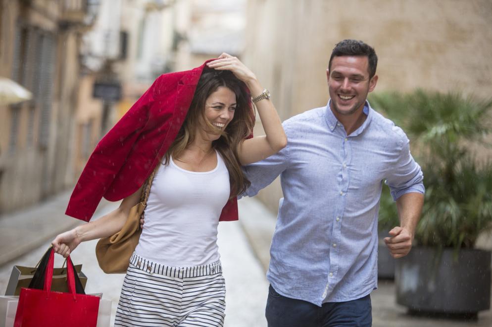 Spanien: Mallorca - Paar im Regen