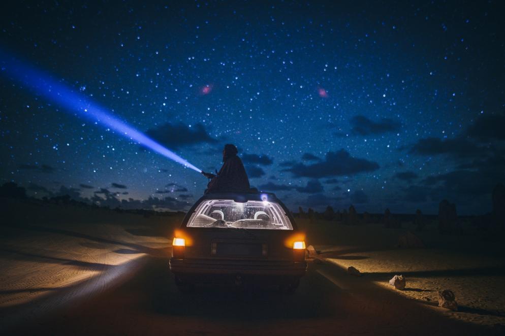 Road Trip: Auto - Nacht - Sterne - Equipment_GI_625888616