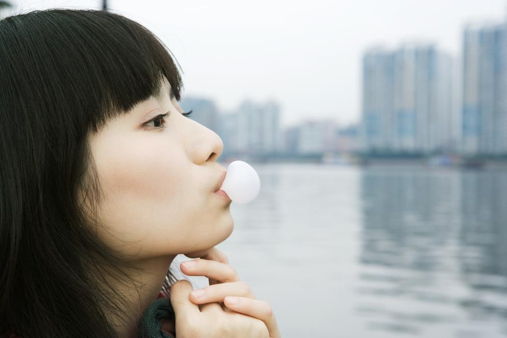 Sonstiges: Kaugummi - Frau