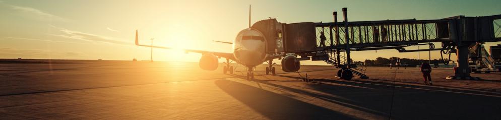 Flugzeug Airport Sonnenuntergang Emotion