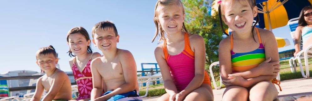 Urlaubsfinder: schmal-sonstiges-kinder-am-pool