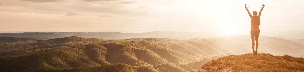 Single-Urlaub-Emotion-Frau-Natur-Panorama