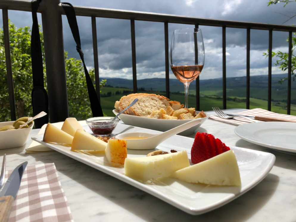 Italien: Toskana Käse Wein