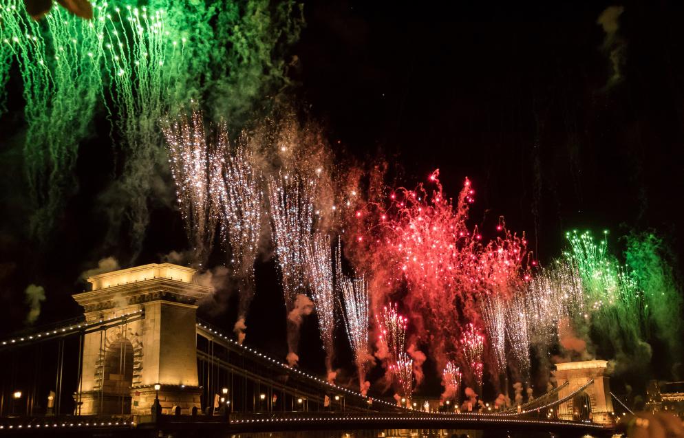 Feuerwerk, Brücke, Silvester Budapest