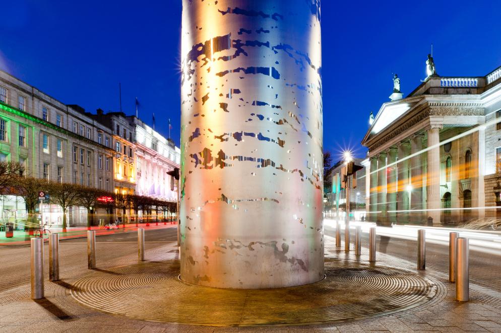 Futuristisches Denkmal